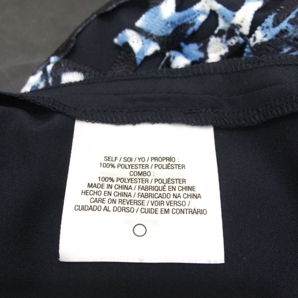 T Tahari Blue & White Laser Cut Floral Sheath Dress Size 6 - Picture 15 of 15